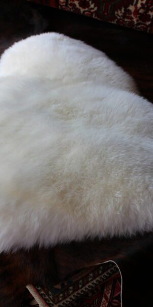 Quality XL Ivory Sheepskin 105cm